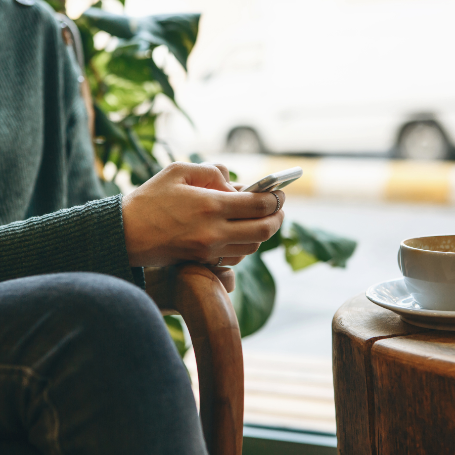Why Travel Nurses Should Actually Use Their Agency’s App