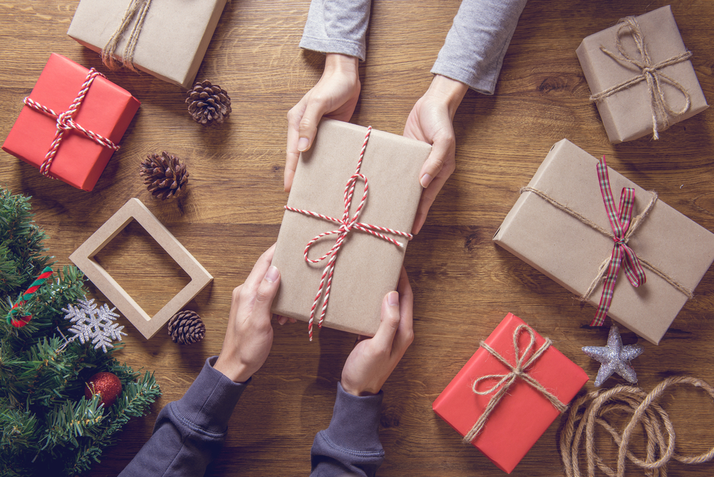 6 Gifts to Buy a Travel Nurse