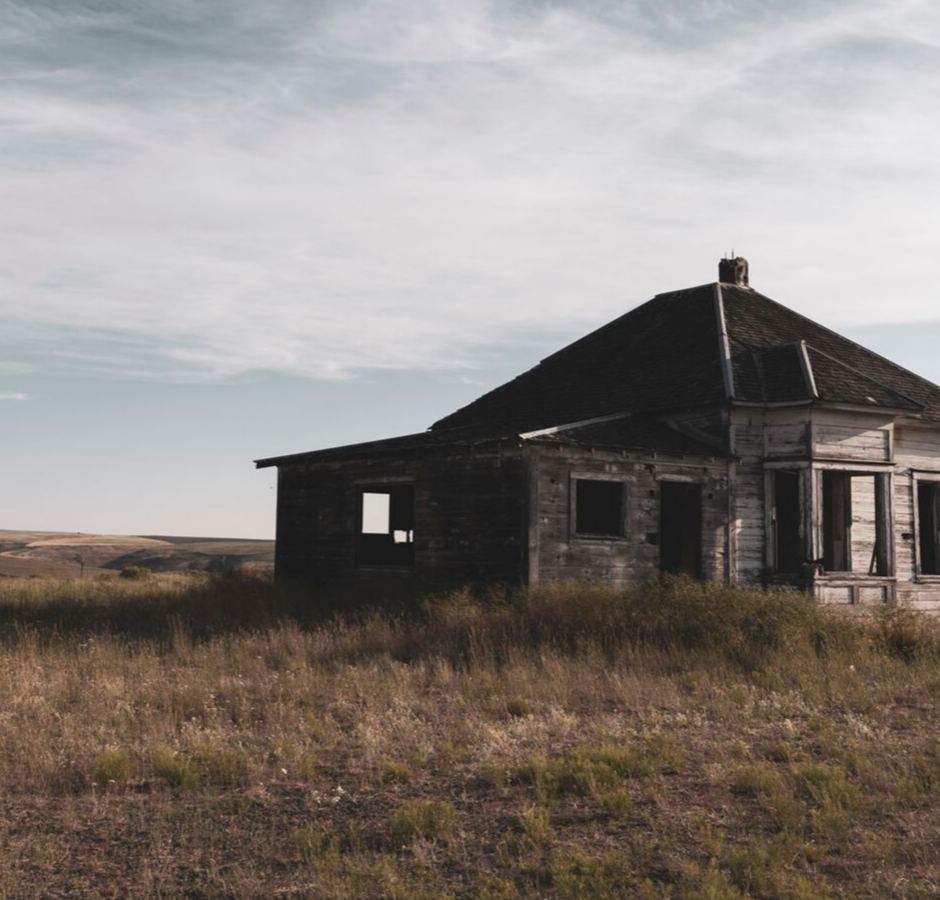Great Haunted Houses for Travel Nurses to Visit