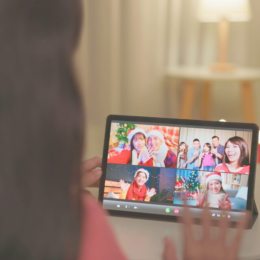 A Guide for Travel Nurses to Stay Connected During the Holidays
